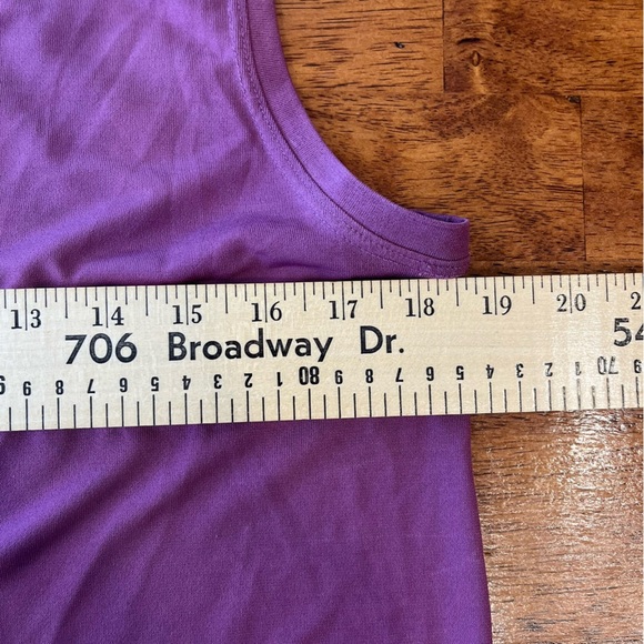 Zyia women’s purple split back muscle tank top size medium crop top - Picture 3 of 6